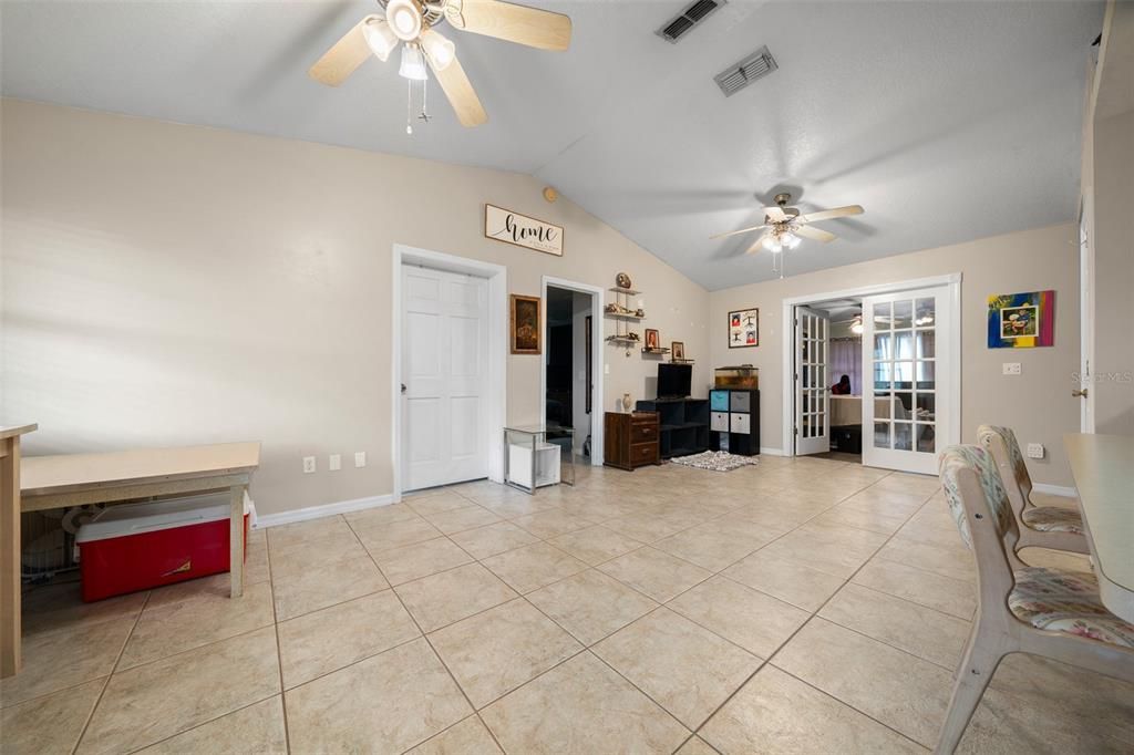 For Sale: $265,000 (2 beds, 1 baths, 1200 Square Feet)