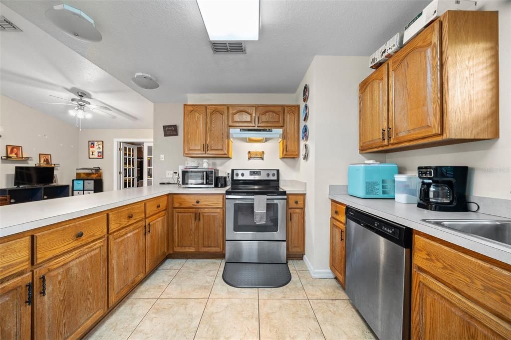 For Sale: $265,000 (2 beds, 1 baths, 1200 Square Feet)