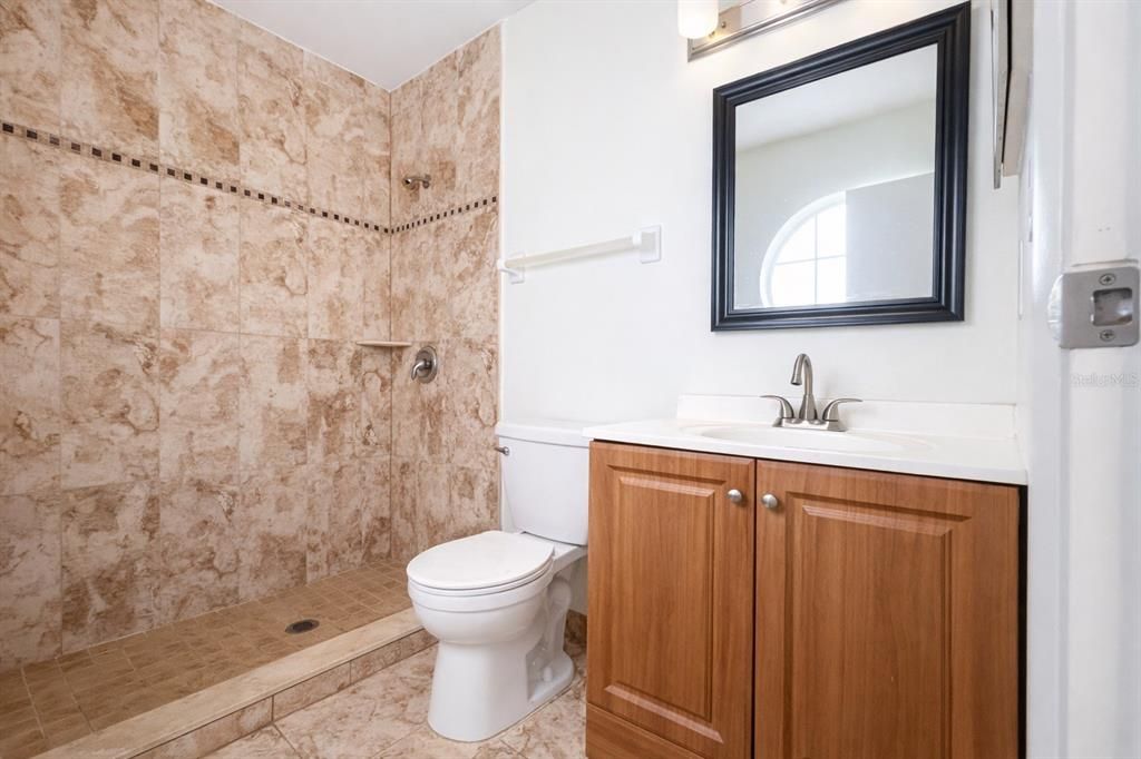 Activo con contrato: $247,900 (2 camas, 2 baños, 1176 Pies cuadrados)