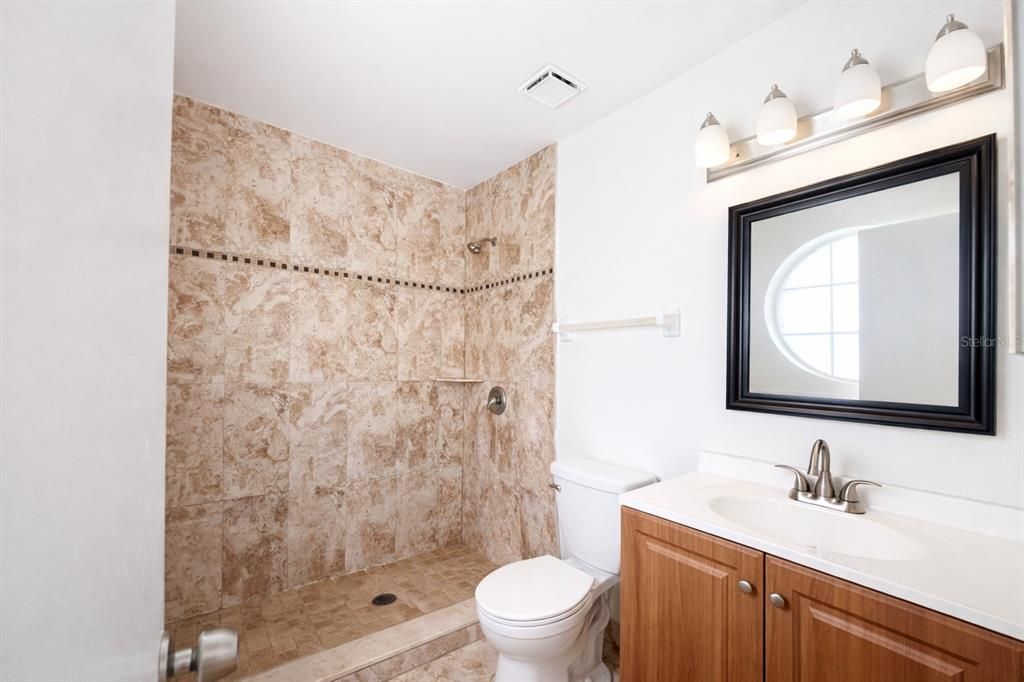 Activo con contrato: $247,900 (2 camas, 2 baños, 1176 Pies cuadrados)