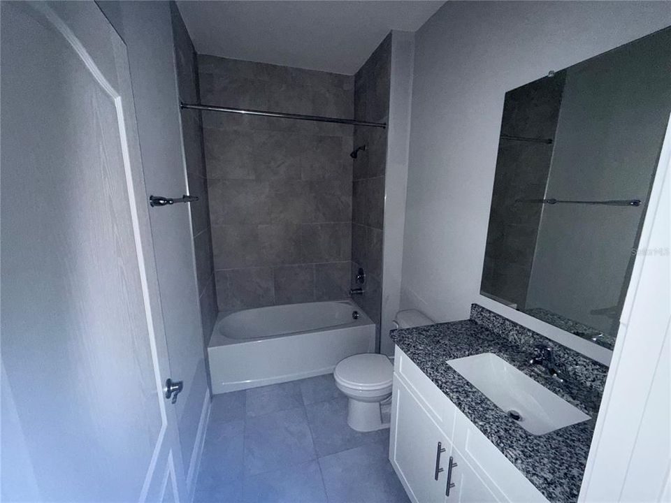 На продажу: $179,900 (2 спален, 2 ванн, 1056 Квадратных фут)