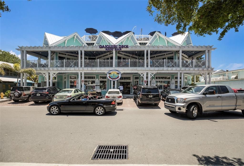 For Sale: $439,900 (1 beds, 1 baths, 590 Square Feet)