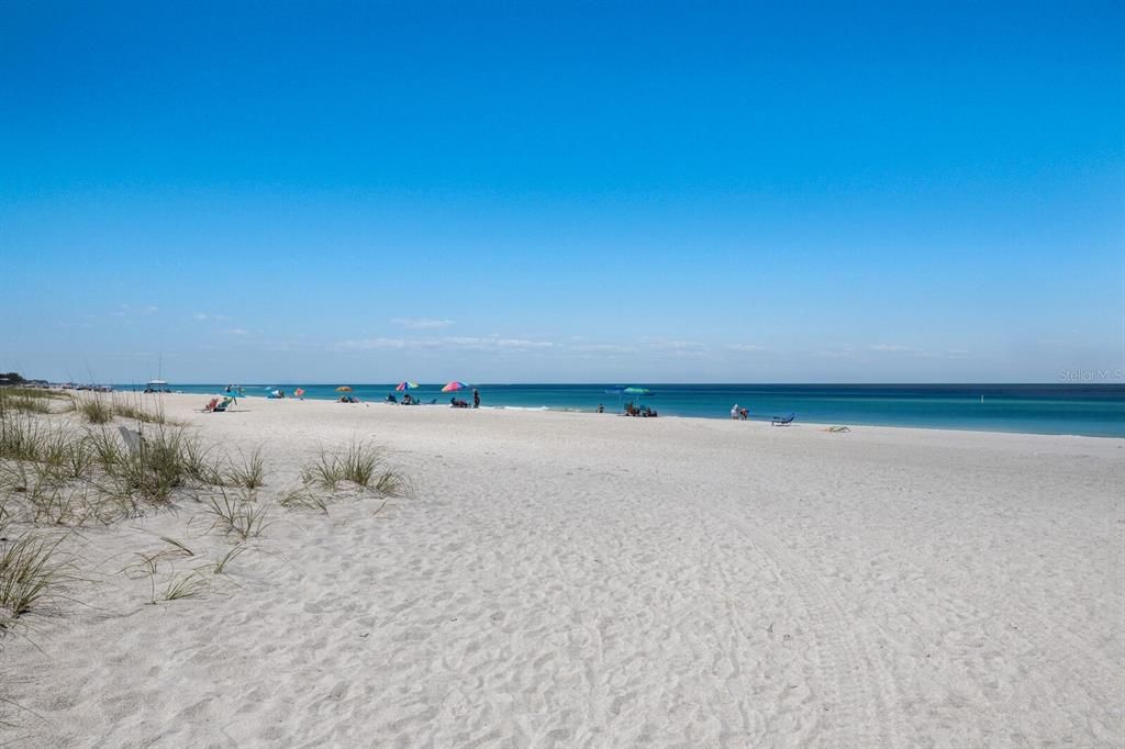 For Sale: $439,900 (1 beds, 1 baths, 590 Square Feet)