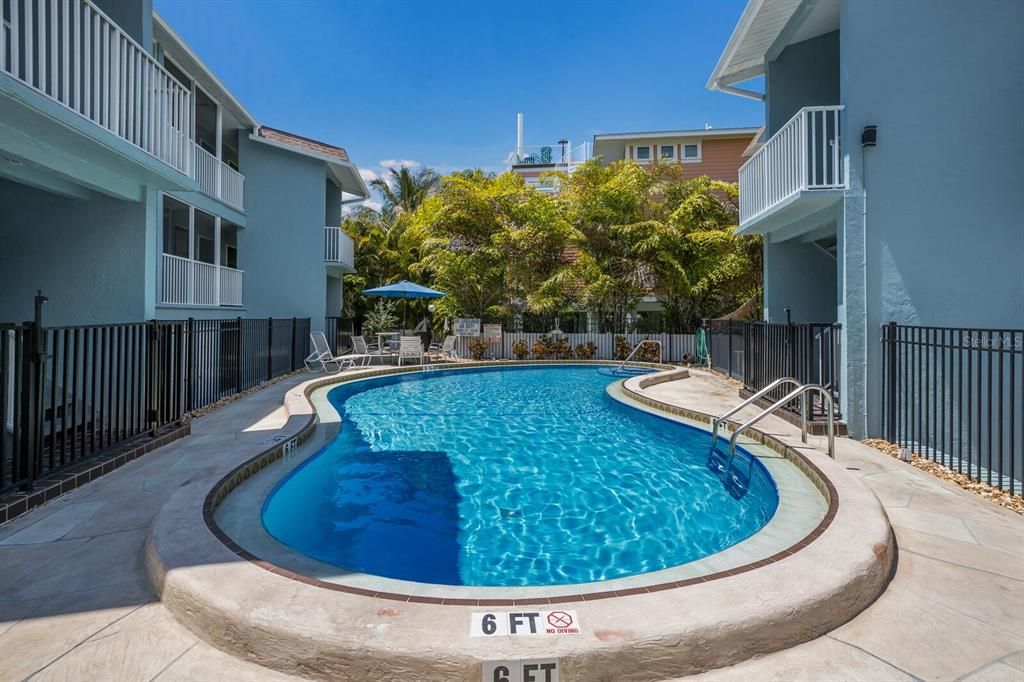 For Sale: $439,900 (1 beds, 1 baths, 590 Square Feet)
