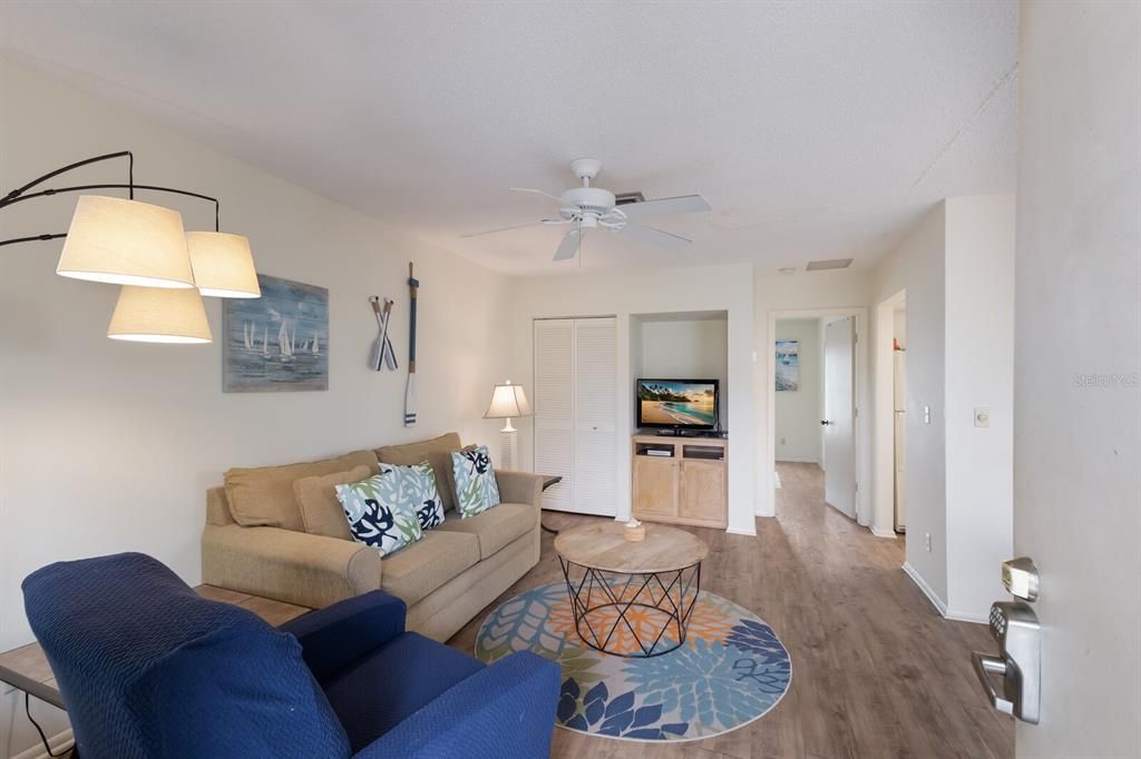 For Sale: $439,900 (1 beds, 1 baths, 590 Square Feet)