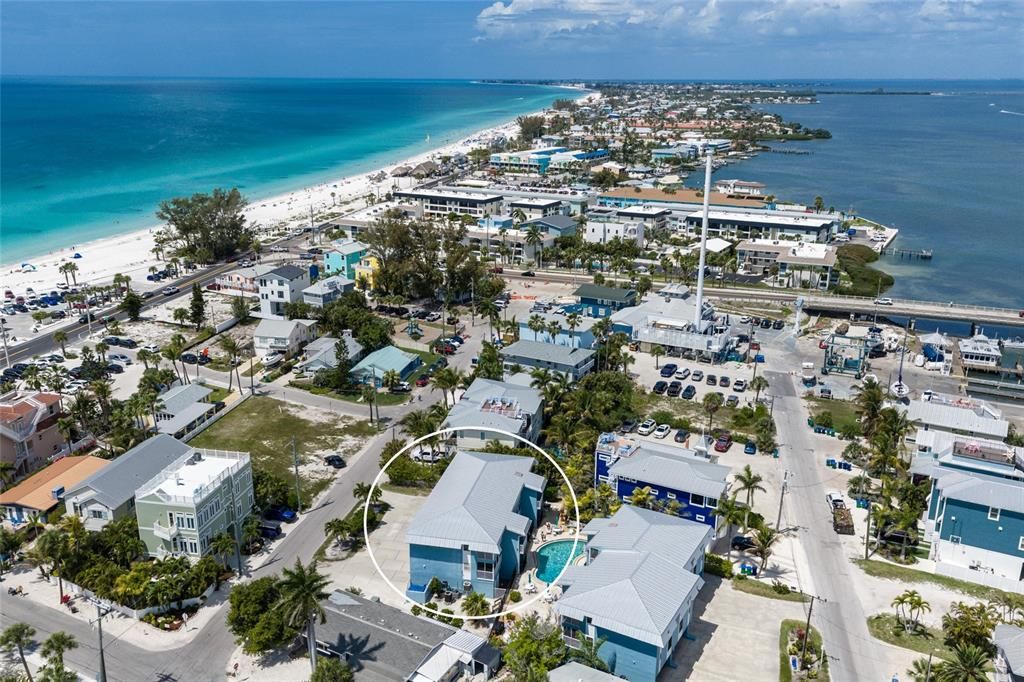 For Sale: $439,900 (1 beds, 1 baths, 590 Square Feet)