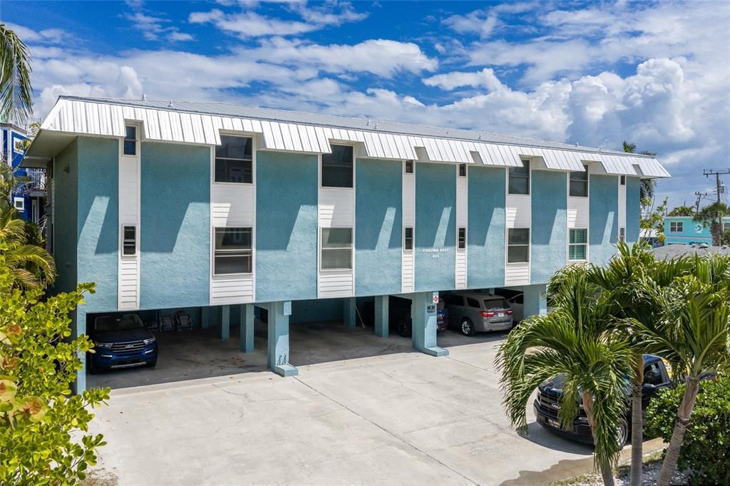 For Sale: $439,900 (1 beds, 1 baths, 590 Square Feet)