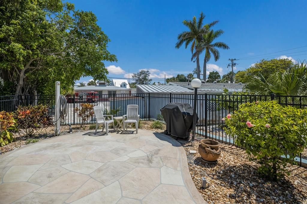 For Sale: $439,900 (1 beds, 1 baths, 590 Square Feet)