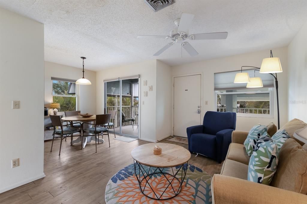 For Sale: $439,900 (1 beds, 1 baths, 590 Square Feet)