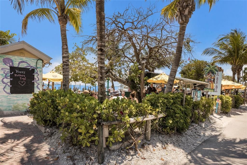 For Sale: $439,900 (1 beds, 1 baths, 590 Square Feet)