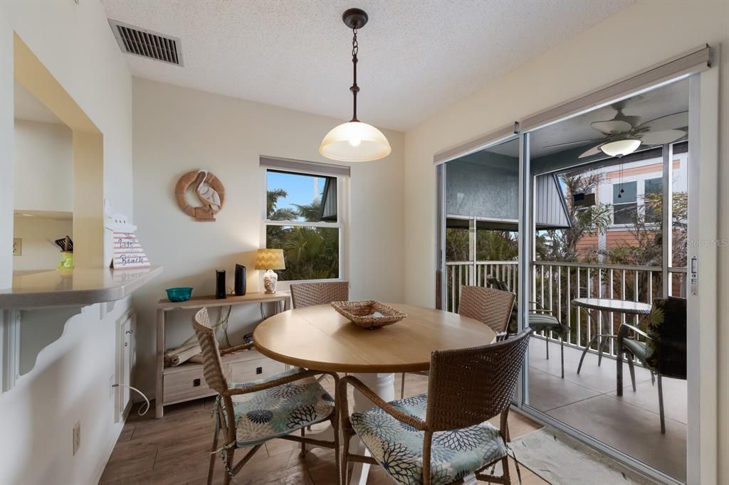 For Sale: $439,900 (1 beds, 1 baths, 590 Square Feet)