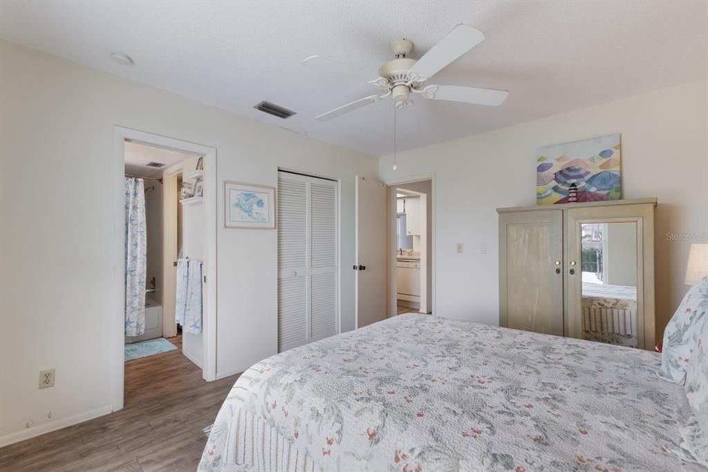For Sale: $439,900 (1 beds, 1 baths, 590 Square Feet)
