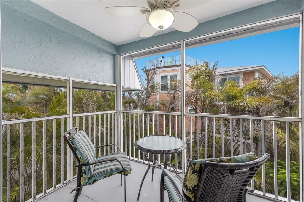 For Sale: $439,900 (1 beds, 1 baths, 590 Square Feet)