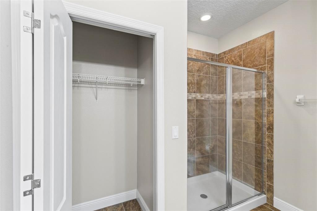 Active With Contract: $1,895 (2 beds, 2 baths, 1115 Square Feet)