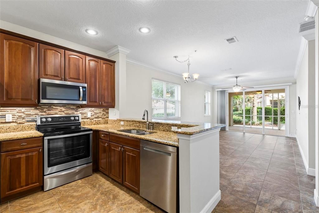 Active With Contract: $1,895 (2 beds, 2 baths, 1115 Square Feet)