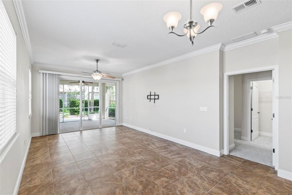 Active With Contract: $1,895 (2 beds, 2 baths, 1115 Square Feet)