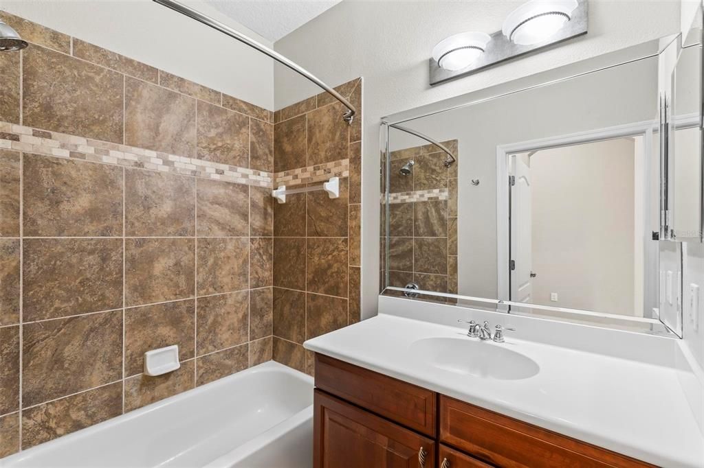 Active With Contract: $1,895 (2 beds, 2 baths, 1115 Square Feet)