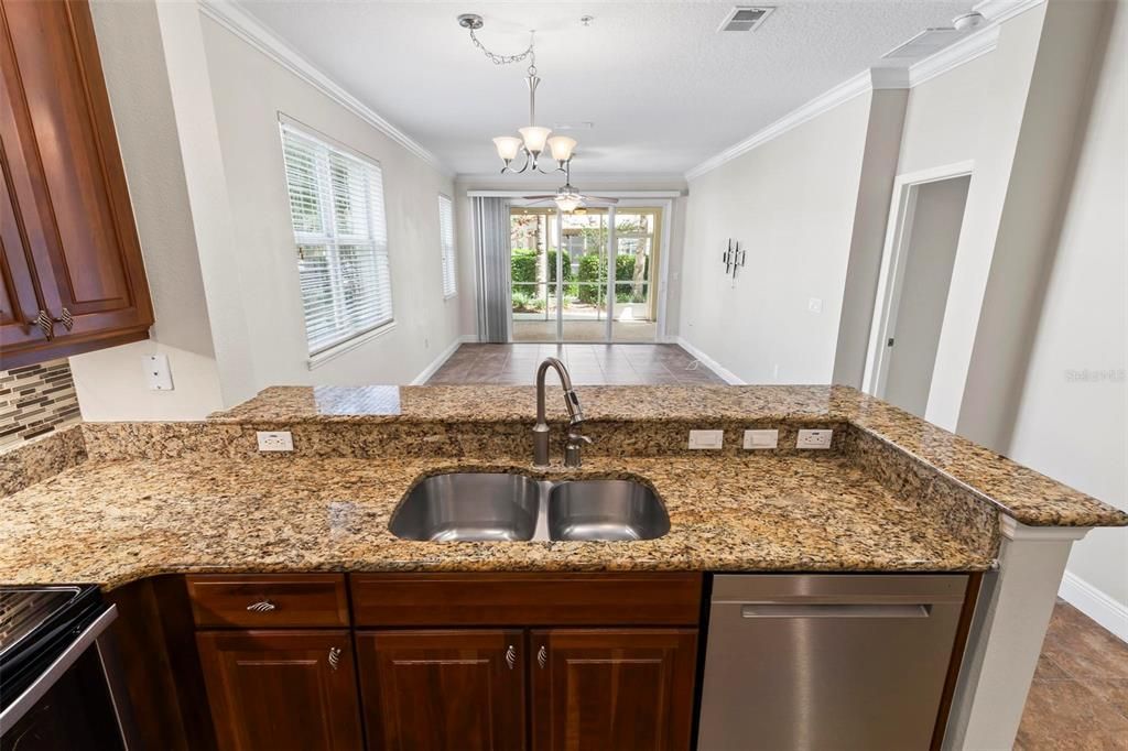 Active With Contract: $1,895 (2 beds, 2 baths, 1115 Square Feet)