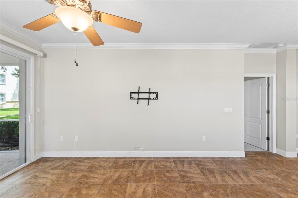 Active With Contract: $1,895 (2 beds, 2 baths, 1115 Square Feet)