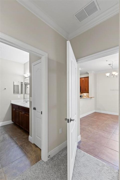 Active With Contract: $1,895 (2 beds, 2 baths, 1115 Square Feet)