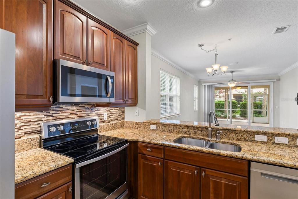 Active With Contract: $1,895 (2 beds, 2 baths, 1115 Square Feet)