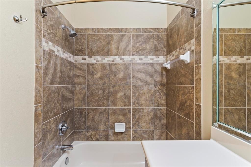 Active With Contract: $1,895 (2 beds, 2 baths, 1115 Square Feet)