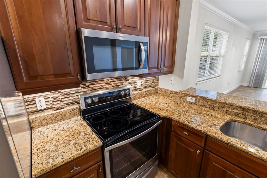 Active With Contract: $1,895 (2 beds, 2 baths, 1115 Square Feet)