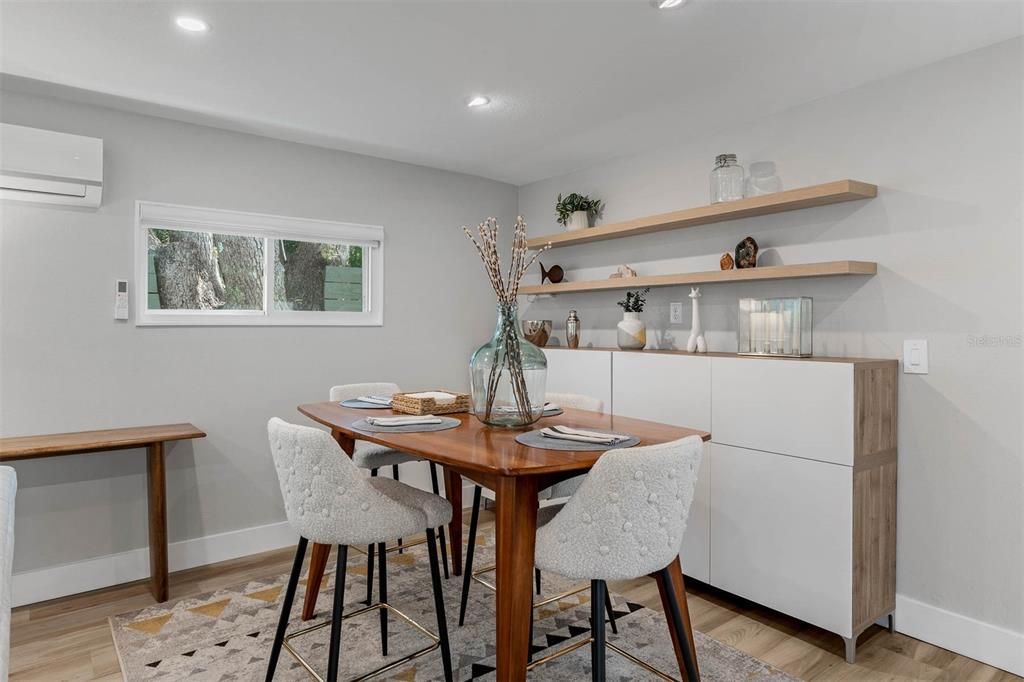 Active With Contract: $2,200 (2 beds, 1 baths, 800 Square Feet)