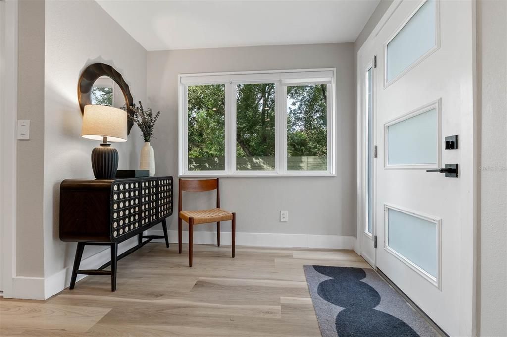 Active With Contract: $2,200 (2 beds, 1 baths, 800 Square Feet)