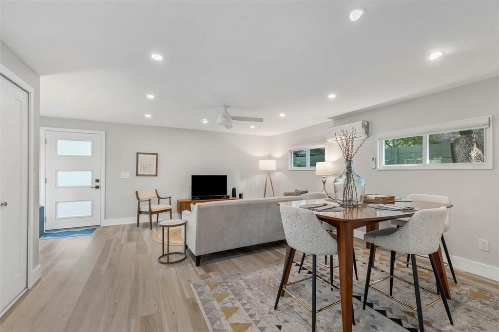 Active With Contract: $2,200 (2 beds, 1 baths, 800 Square Feet)