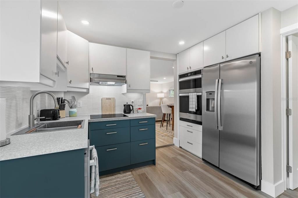 Active With Contract: $2,200 (2 beds, 1 baths, 800 Square Feet)
