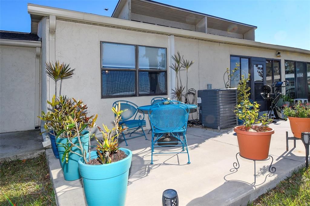 For Rent: $2,000 (2 beds, 2 baths, 1334 Square Feet)