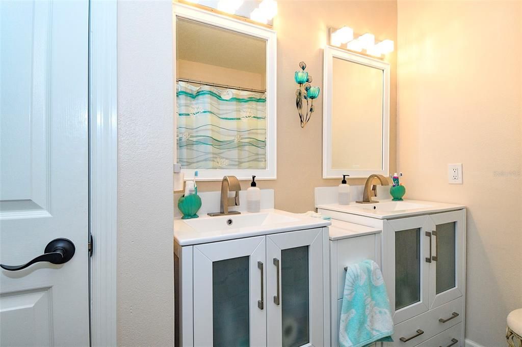 For Rent: $2,000 (2 beds, 2 baths, 1334 Square Feet)