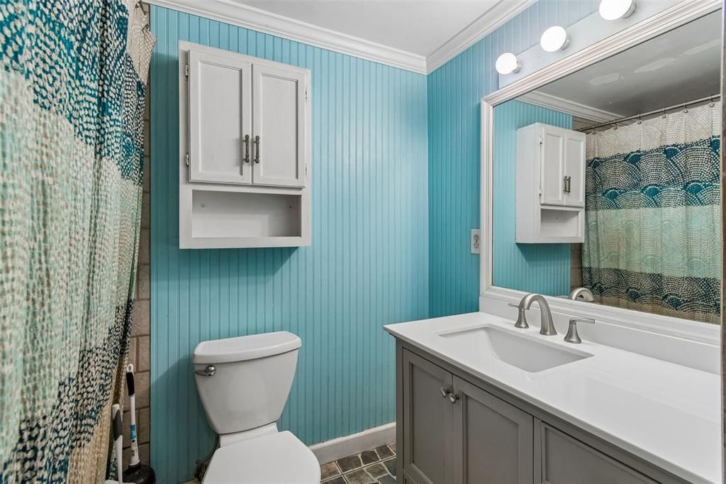Activo con contrato: $485,000 (4 camas, 2 baños, 2074 Pies cuadrados)