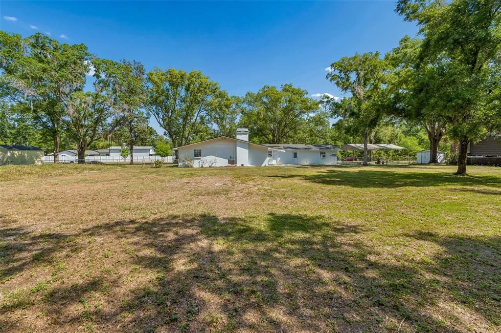 Activo con contrato: $485,000 (4 camas, 2 baños, 2074 Pies cuadrados)