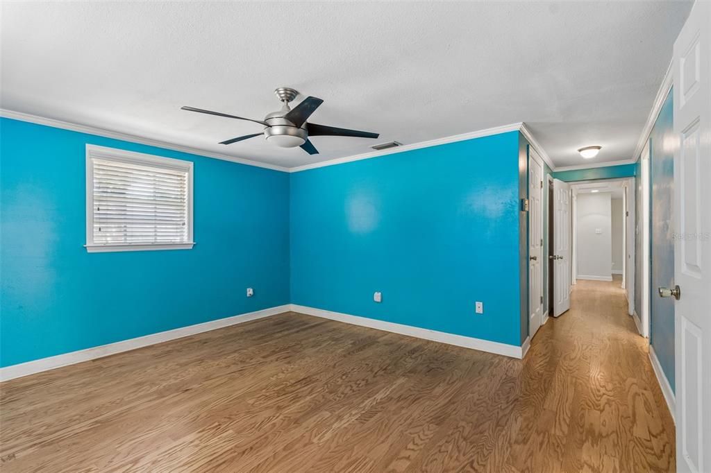 Activo con contrato: $485,000 (4 camas, 2 baños, 2074 Pies cuadrados)