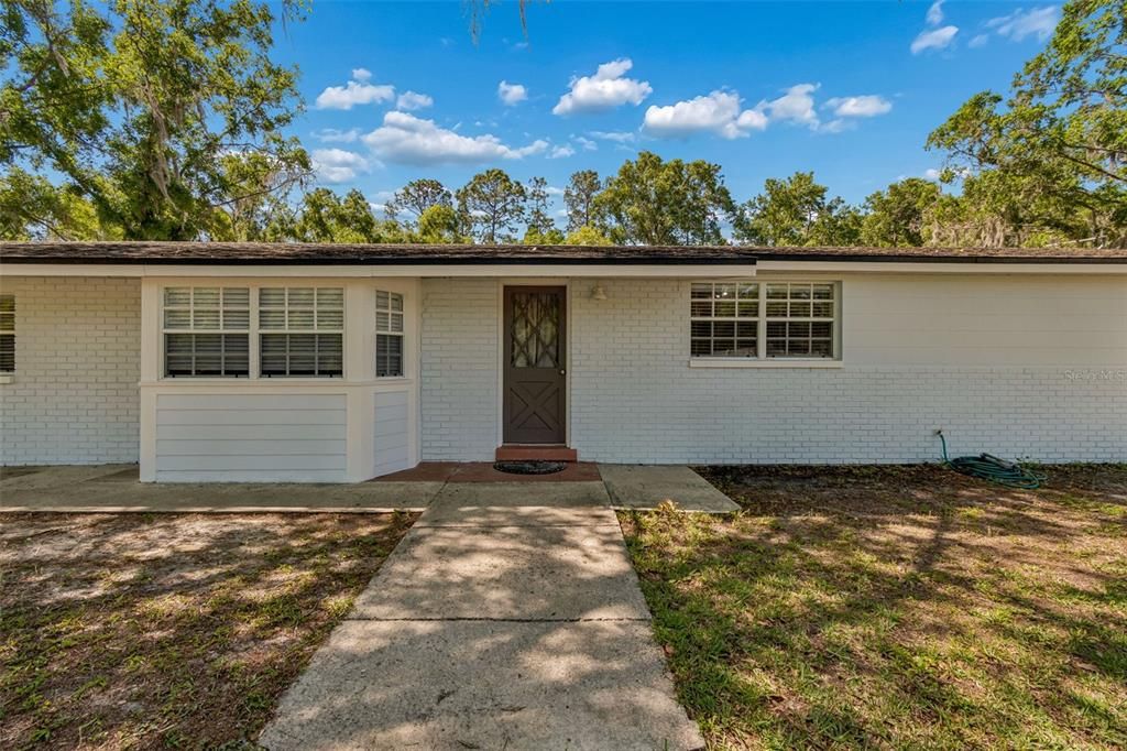 Activo con contrato: $485,000 (4 camas, 2 baños, 2074 Pies cuadrados)
