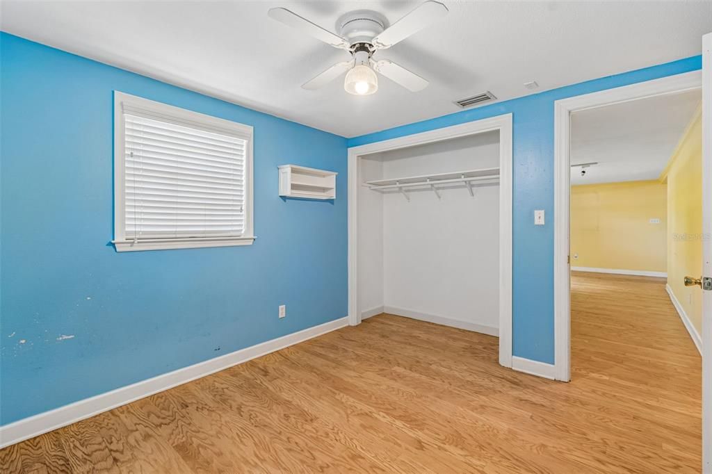 Activo con contrato: $485,000 (4 camas, 2 baños, 2074 Pies cuadrados)
