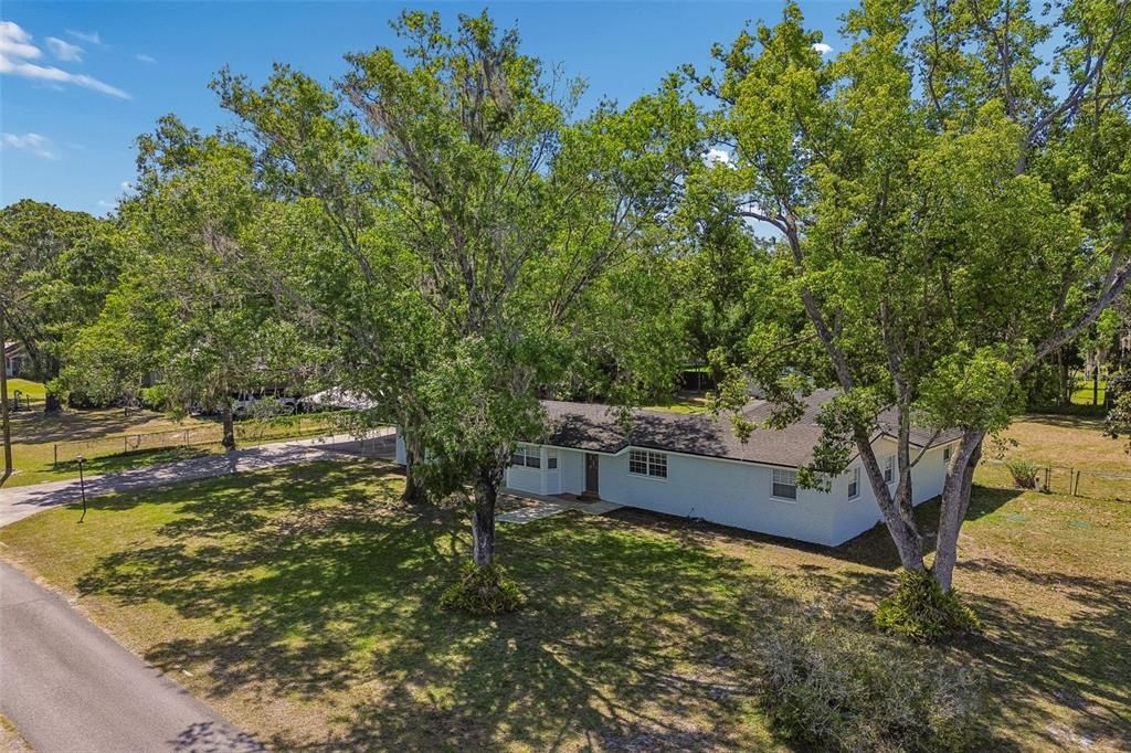 Activo con contrato: $485,000 (4 camas, 2 baños, 2074 Pies cuadrados)