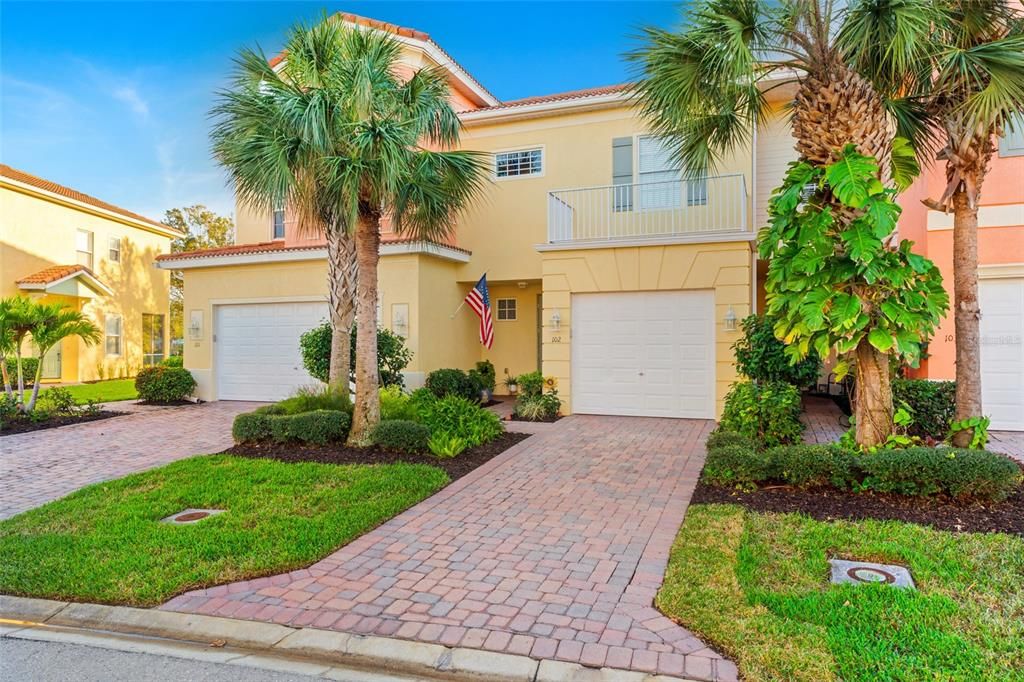 For Sale: $264,900 (2 beds, 2 baths, 1756 Square Feet)
