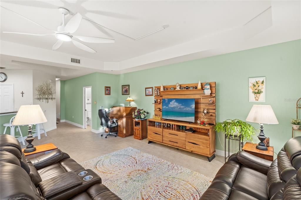 For Sale: $264,900 (2 beds, 2 baths, 1756 Square Feet)