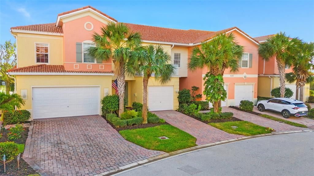 For Sale: $264,900 (2 beds, 2 baths, 1756 Square Feet)