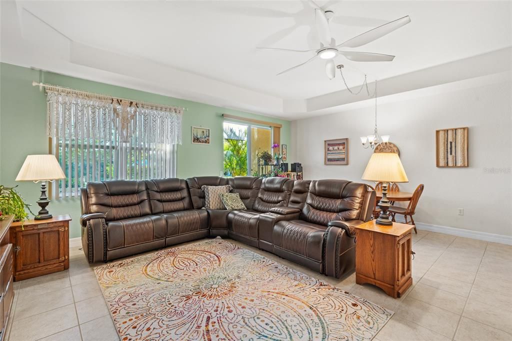 For Sale: $264,900 (2 beds, 2 baths, 1756 Square Feet)