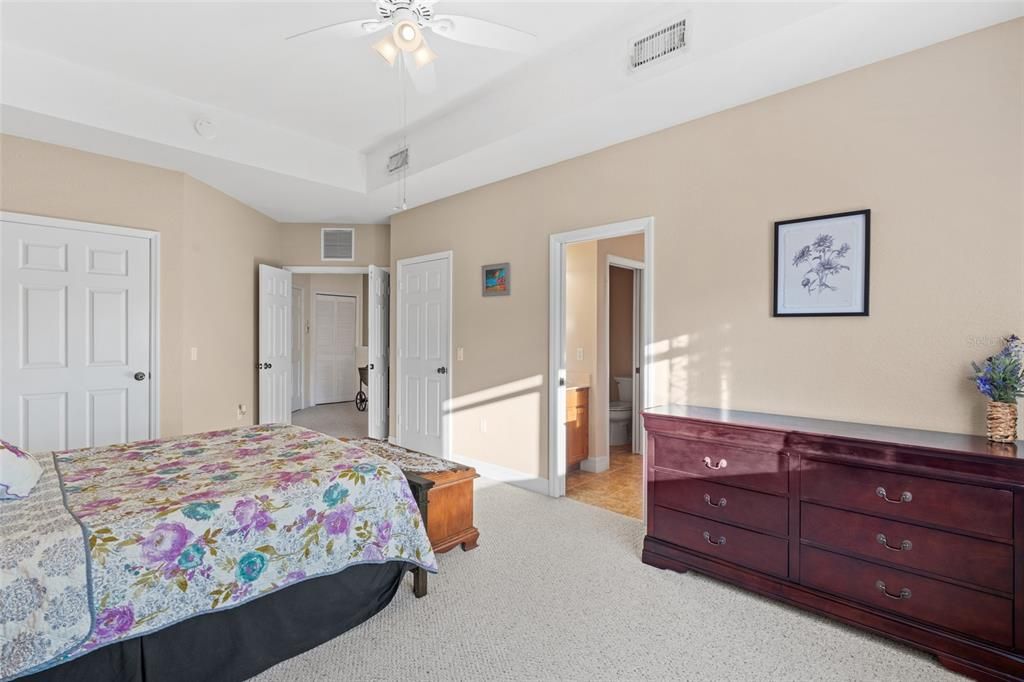 For Sale: $264,900 (2 beds, 2 baths, 1756 Square Feet)