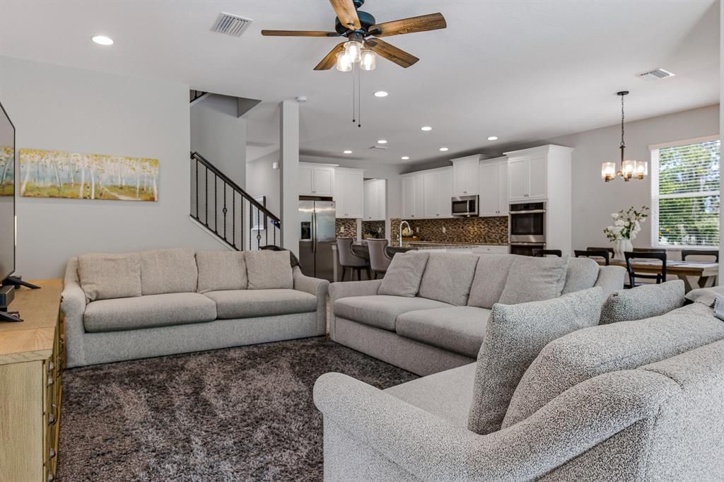 Activo con contrato: $749,000 (5 camas, 4 baños, 3761 Pies cuadrados)