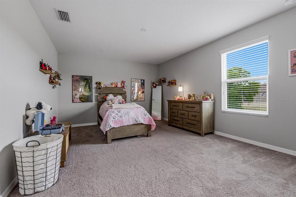 Activo con contrato: $749,000 (5 camas, 4 baños, 3761 Pies cuadrados)