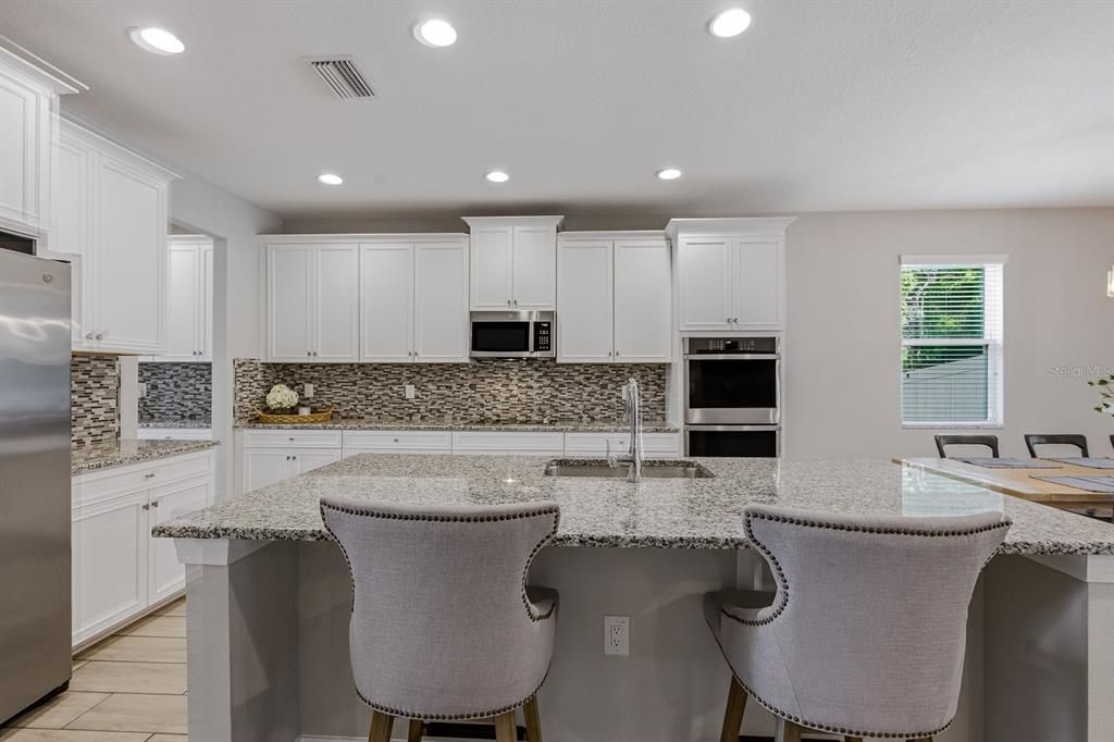 Activo con contrato: $749,000 (5 camas, 4 baños, 3761 Pies cuadrados)