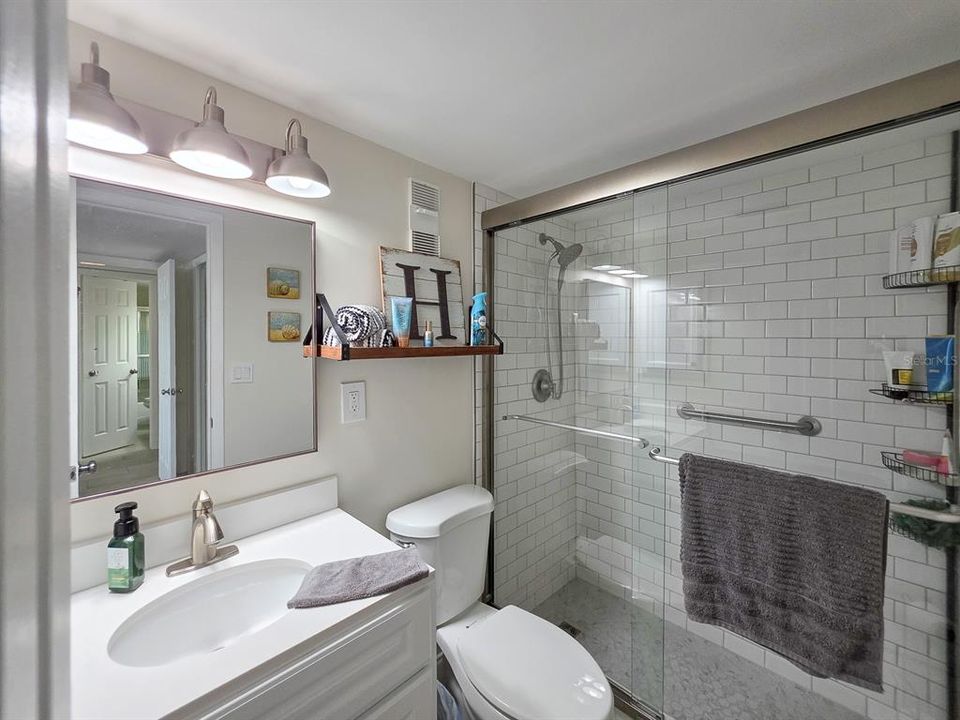 For Sale: $425,000 (2 beds, 2 baths, 1215 Square Feet)