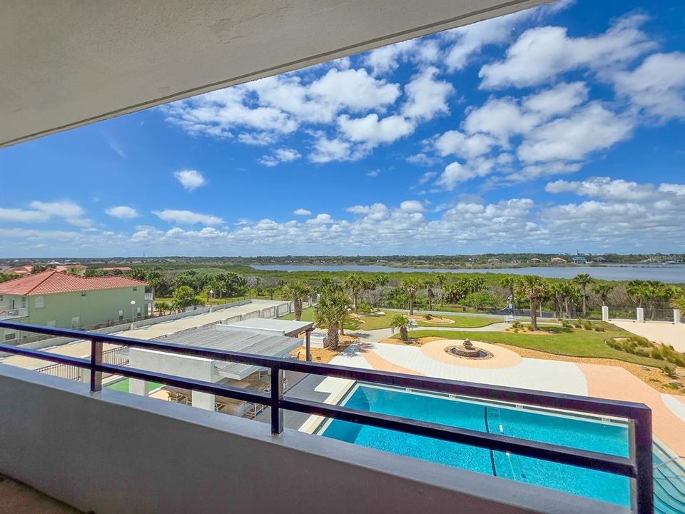 For Sale: $425,000 (2 beds, 2 baths, 1215 Square Feet)
