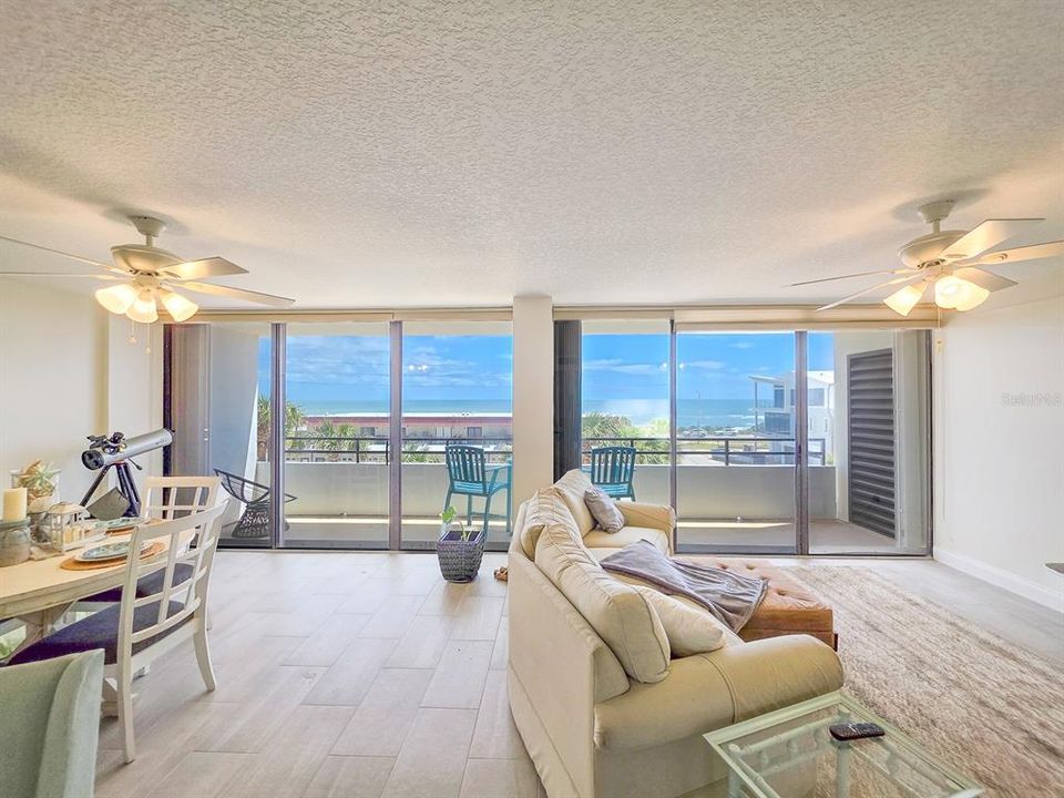 For Sale: $425,000 (2 beds, 2 baths, 1215 Square Feet)